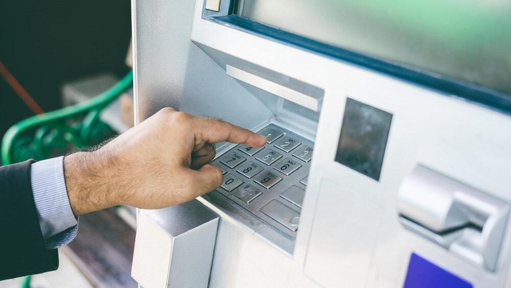 difference Visa MasterCard atm network