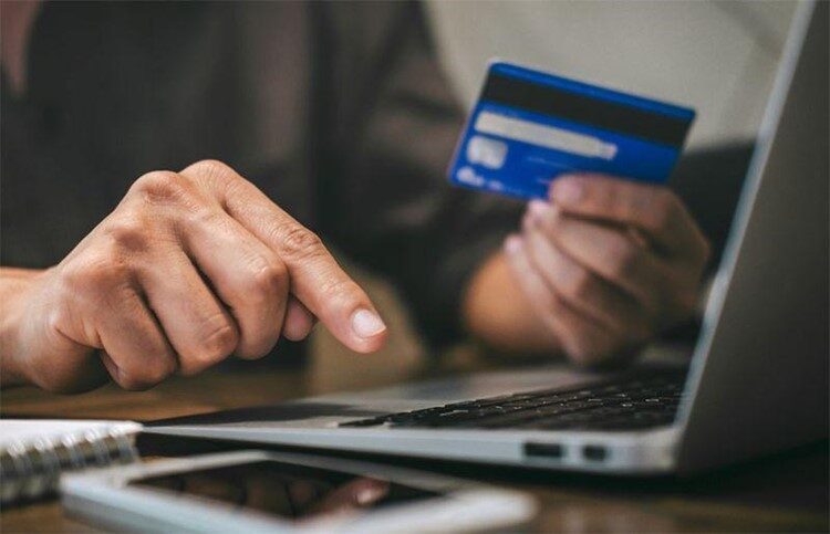 پرداخت با لپ تاپ و کارت اعتباری